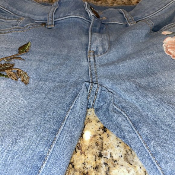 New York & Co SOHO Boyfriend Floral Embroidered Jeans Distressed Size 0 - Picture 10 of 11